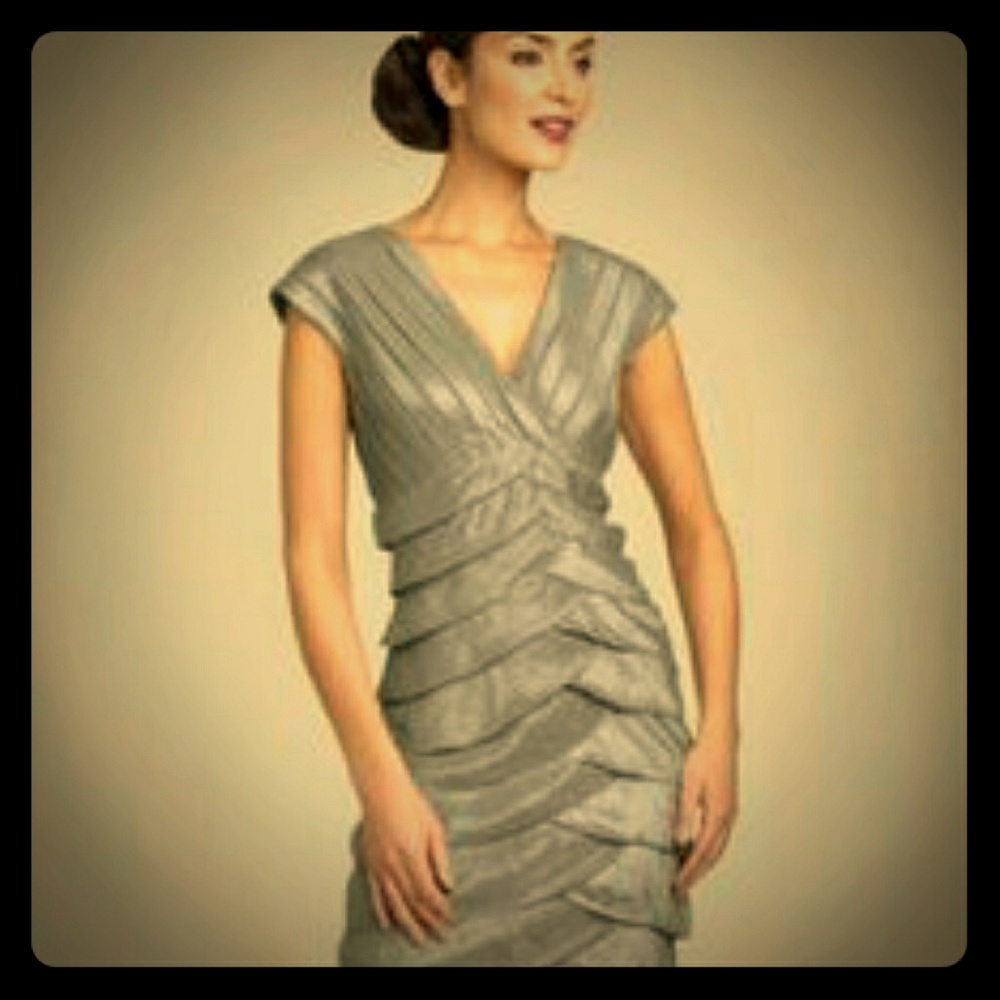 *sale*Gorgeous ADRIANNA PAPELL Silver Dress